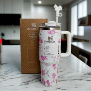 ماگ دسته‌ دار استنلی گلدار سفید صورتی گل برجسته ۱.۱۸ لیتر مدل Quencher Tumbler H2.0
