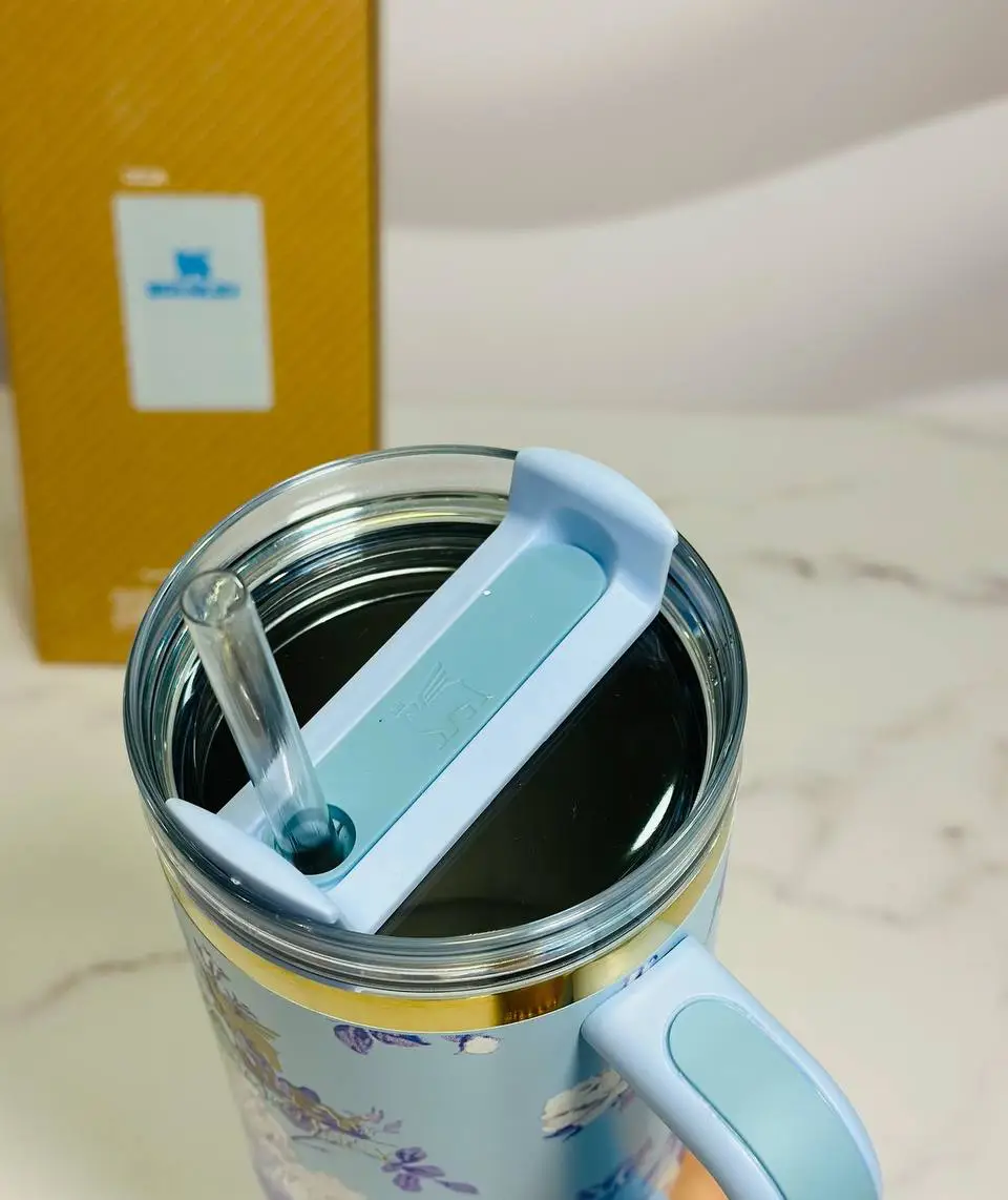 ماگ دسته دار استنلی گلدار آبی ۱.۱۸ لیتر مدل Quencher Tumbler H2.0 - Image 2